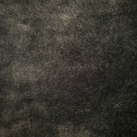 Close-up van donkere faux-furstof met diepere, getextureerde pool geschikt voor realistische plucheoppervlakken