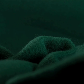 Donkergroen microfleece-oppervlak met een zachte matte textuur