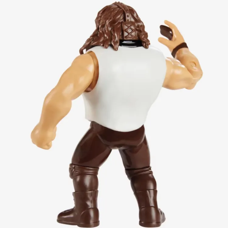 Vista trasera de un figurine anime PVC personalizado que muestra tratamiento del esculpido posterior y continuidad del vestuario
