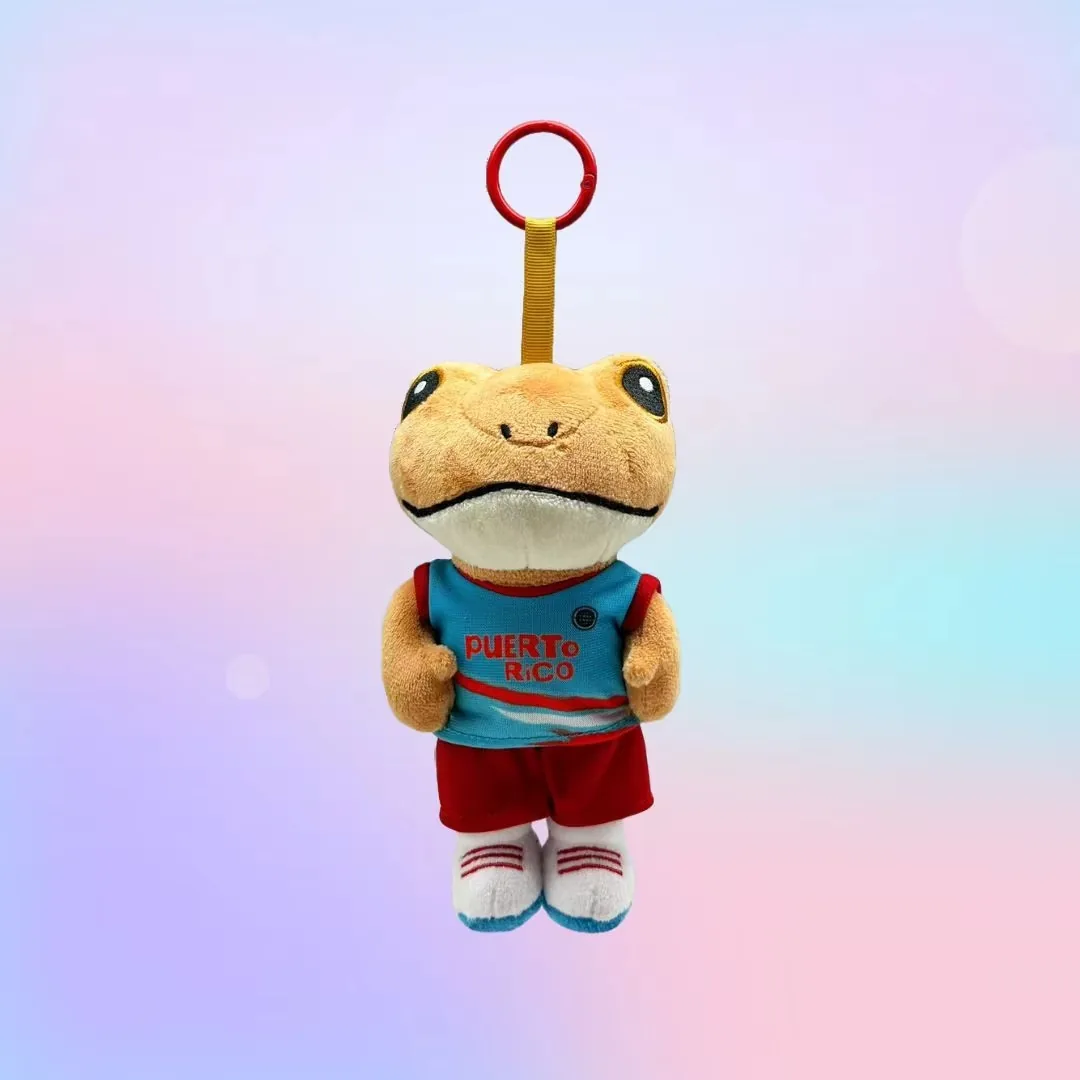 Llavero de rana de peluche con camiseta deportiva azul, shorts rojos y calcetines a rayas