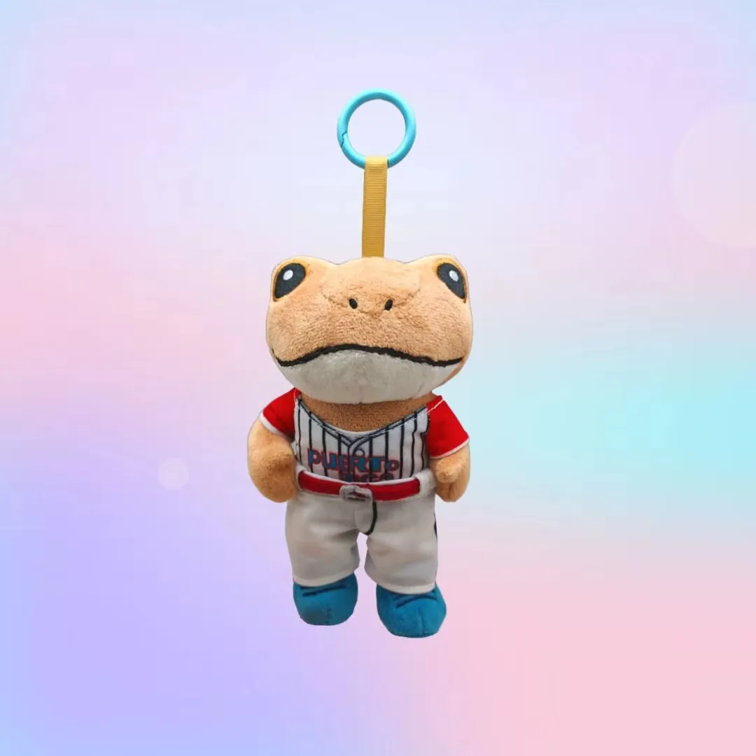 Llavero de rana de peluche con uniforme de béisbol rojo y blanco, zapatos azules y lazo colgante