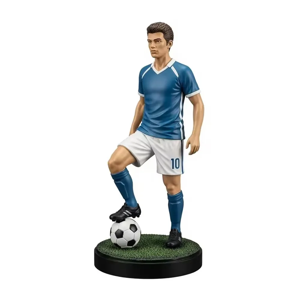 Figurine conmemorativo de estrella del futbol en resina con uniforme azul numero 10 sobre base con textura de cesped