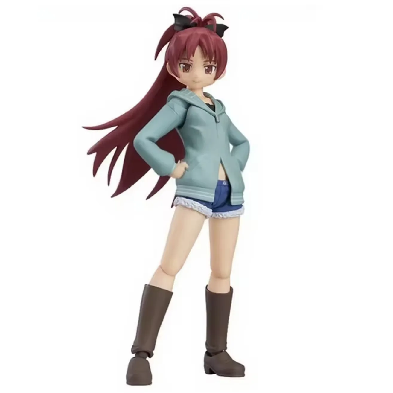 Figura PVC de chica anime con sudadera azul claro y shorts de mezclilla en pose con manos en la cintura